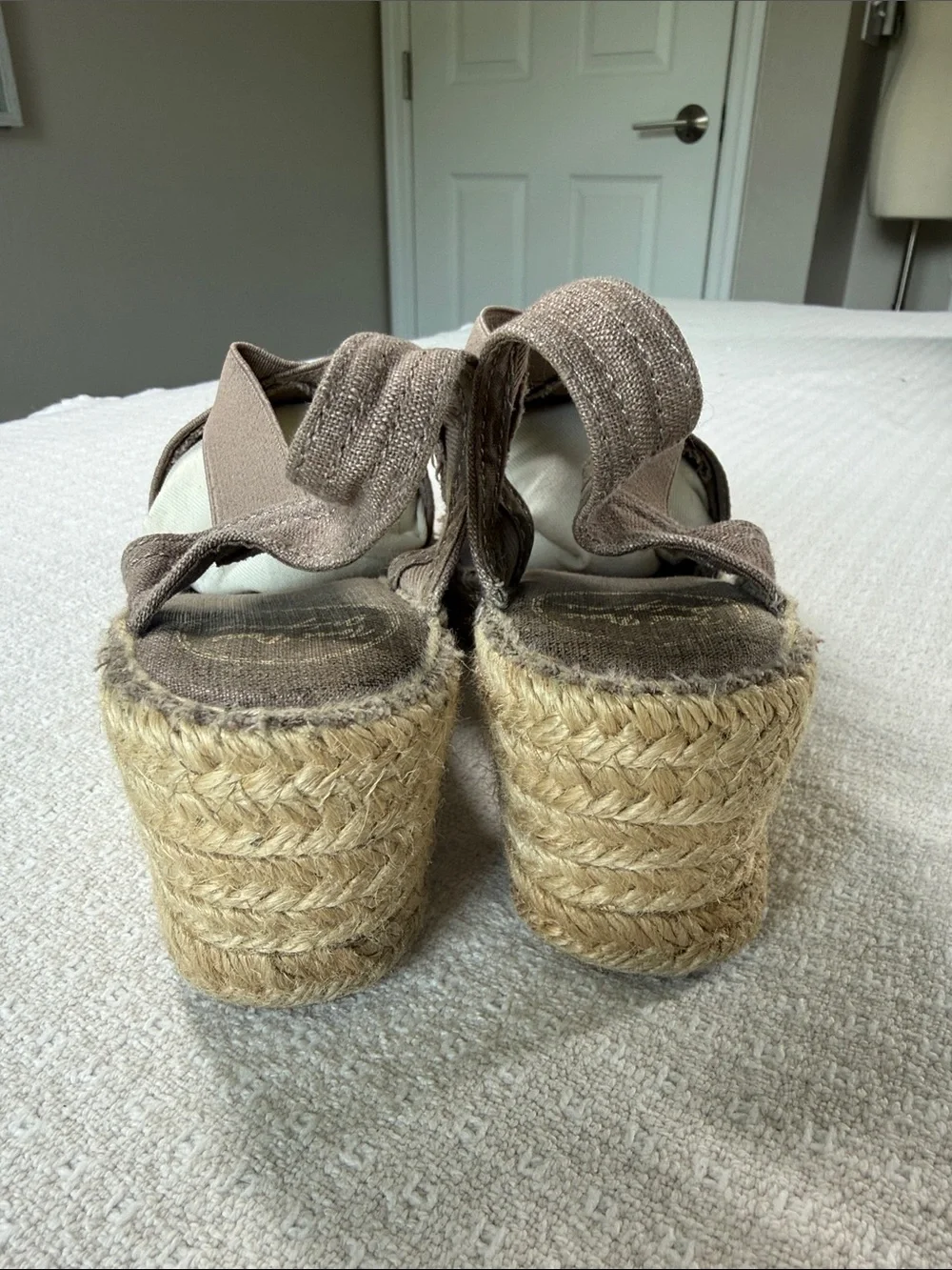Toni Pons Origins taupe espadrille wedge heel covered toe sandals size 38